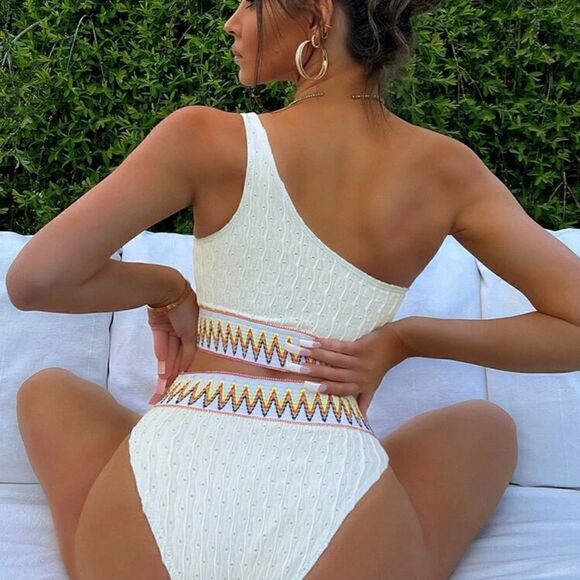 Bikini    - Picture 2 of 11